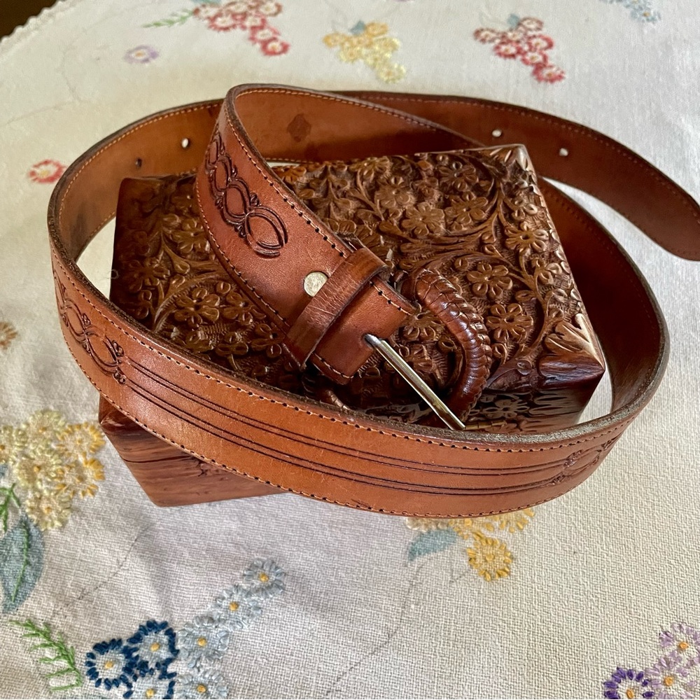 Vintage Hand Tooled Western Brown Leather Belt. Unisex 43" Excluding Buckle - Picture 12 of 16
